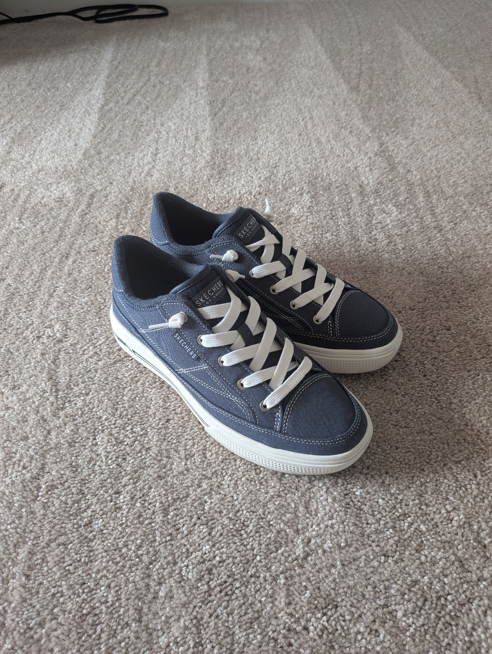 Skechers WomensNavy Canvas Low-Top Sneakers Size 9.